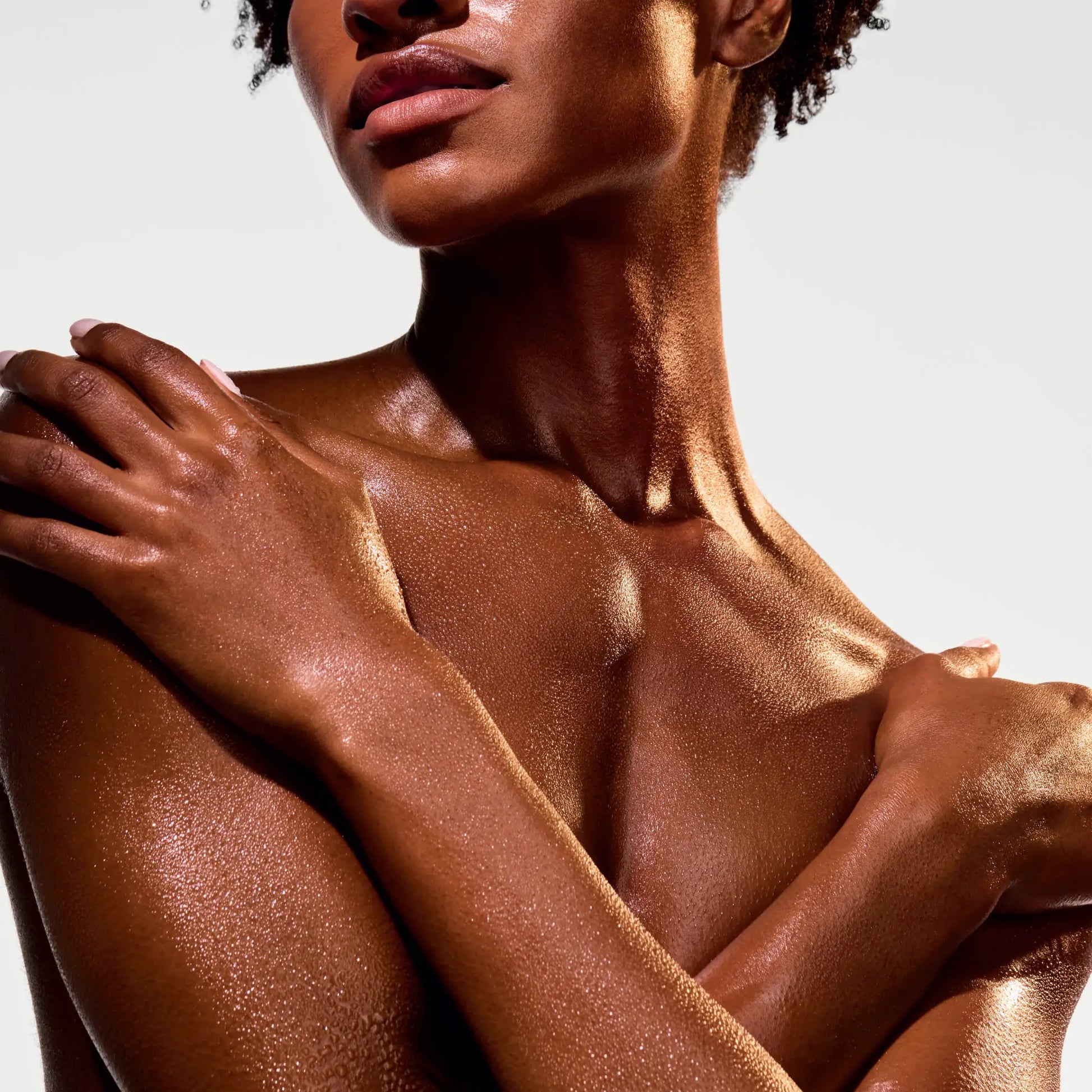 the-glow-getter-multi-oil-body-scrub-a6 NATR-40028-Alt-Image-The_Glow_Getter_Multi-Oil_Body_Scrub-06_1.webp